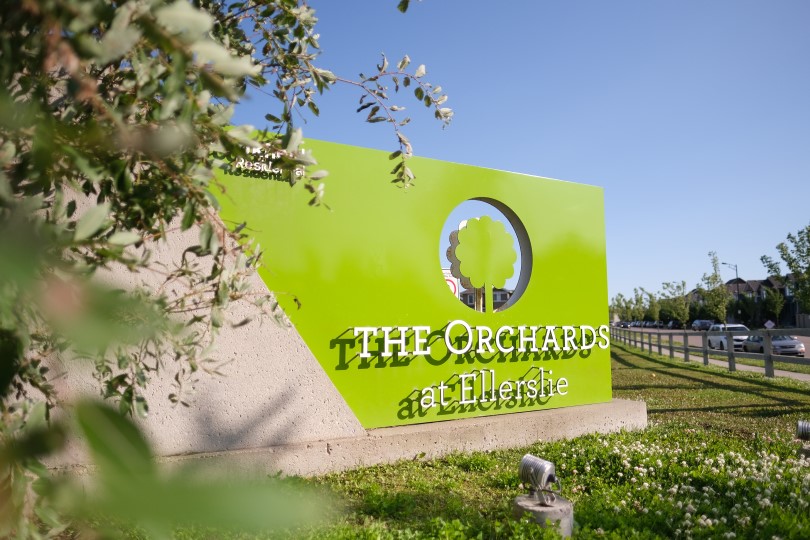 The Orchards entry sign in Edmonton, AB by Brookfield Residential