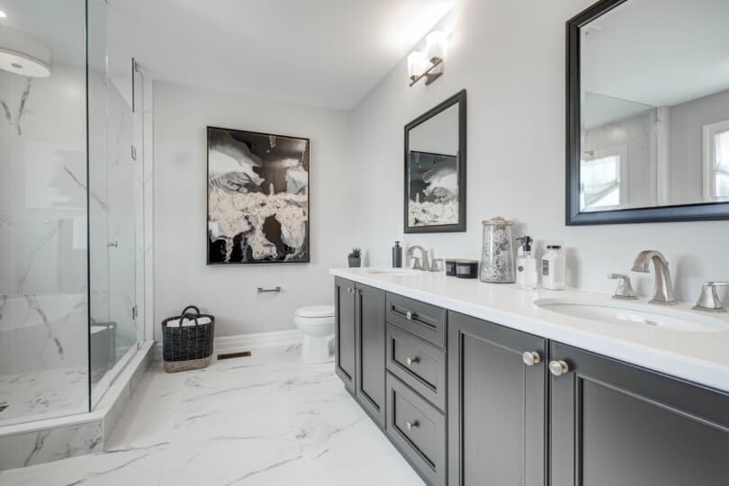 Marble ensuite with dark cabinets at Pathways in Caledon East Ontario