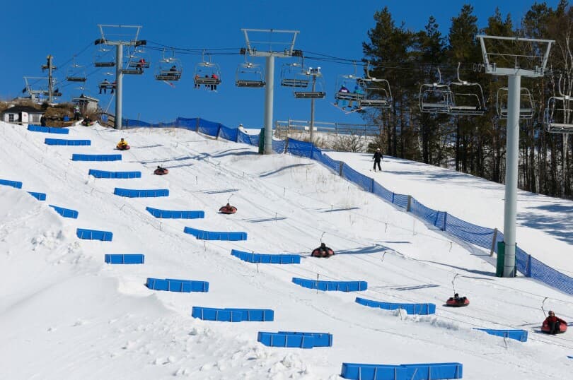 Lakeridge Ski area in Durham Ontario with ski lift and tube lift in winter
