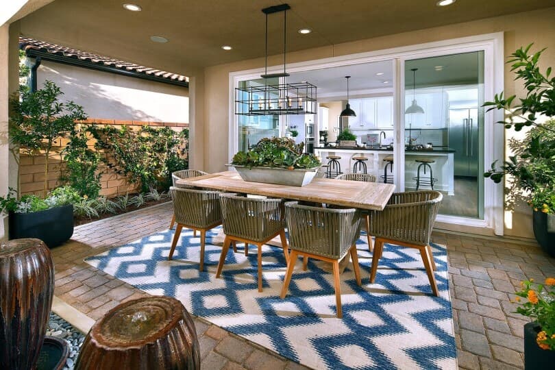 Outdoor dining area with blue and white rug at Residence 3 at Summerset at New Haven