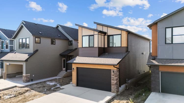 2124 Muckleplum Crescent SW