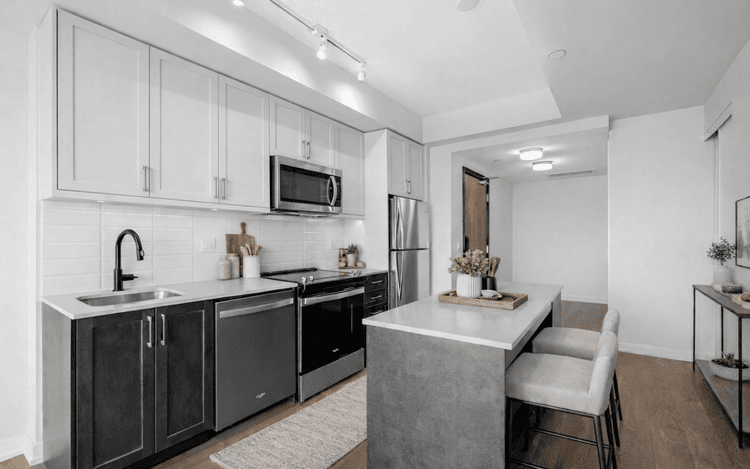 201 Brock St. S