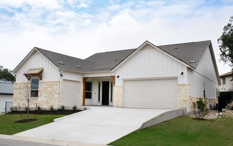 133 Living Oak Cove